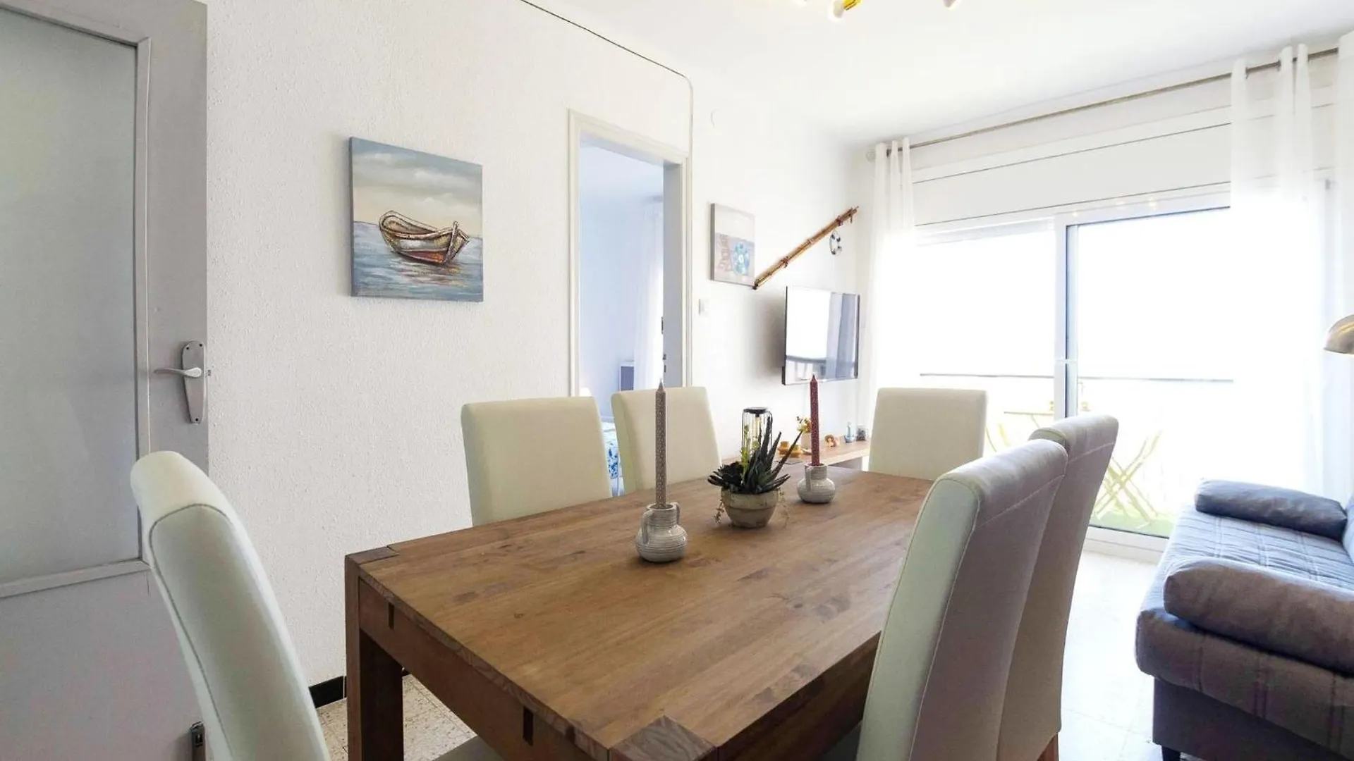 Apartment In Roses, 60 M From Beach